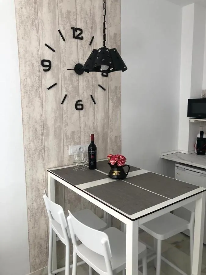 Allo Apartments 